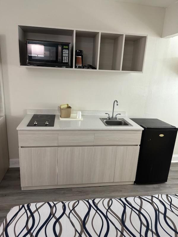 Magnolia Inn Extended Stay Of Kingsland - New 2024 - Book A Kitchen Room - 12 Noon Check Out - Sleep In Late - Better Sleep - Ultra Sparkling - Pool Open Until Until 4Am - Stay And Save Today - 24 Hour Front Desk - Premium Coffee Bar - Award Winning Экстерьер фото